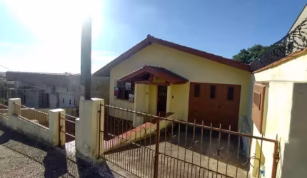 CASA 5D (frente e fundos) no bairro PARTENON em Porto Alegre - CA528