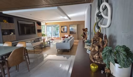 Conforto Máximo e Design Único – Casa de Alto Padrão com Piscina e Muito Mais!