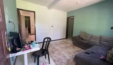 INVESTIMENTO IMBATÍVEL! Terreno Gigante com 2 Casas por Preço de Oportunidade!