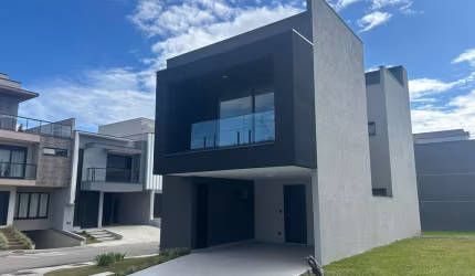 Excelente sobrado novo no Condomínio Residencial