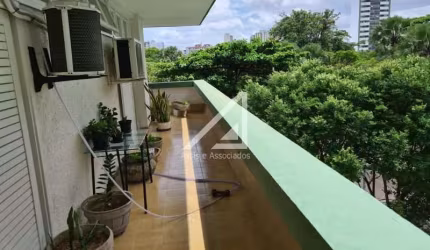 APARTAMENTO 4 QUARTOS 2 SUÍTES VARANDAS REFORMADO 3 GARAGENS ELEVADORES À VENDA CPO GRANDE