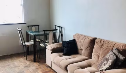 APARTAMENTO 2 QUARTOS REFORMADO ESCADA À VENDA NA BARRA!