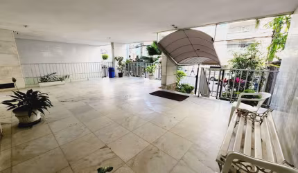 APARTAMENTO 2 QUARTOS SUÍTE VARANDA GARAGEM ELEVADOR PORTARIA  À VENDA NA BARRA!