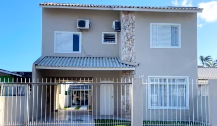 Casa 2 pisos 3 dormitórios sendo 1 suíte + edicula