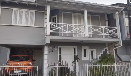 Casa 2 pisos com 2 dormitórios