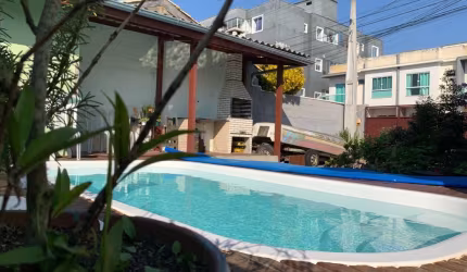 Vendo Excelente casa com piscina nos ingleses