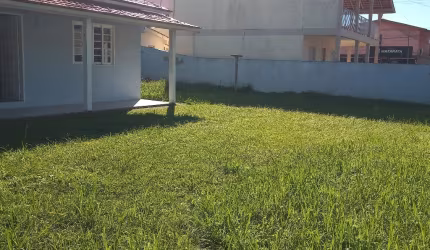 Casa com amplo terreno no ingleses
