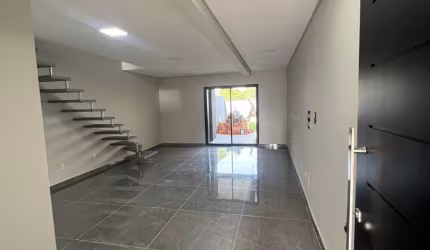Sobrado 3 dormitórios sendo 1 suíte