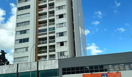 Apartamento um por andar acima da agência Santander Juvevê