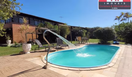 Magnífica Casa + Anexo - Total de 6 Quartos e Lazer Completo em Praia Linda