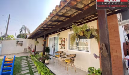 Casa linear 3 qtos Quintal no Condomínio Portal das Flores
