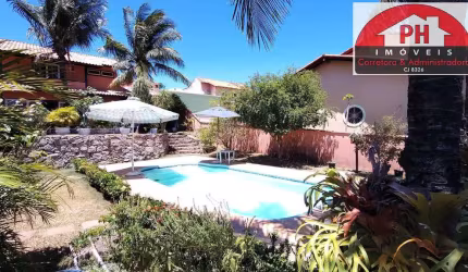 Maravilhosa casa com piscina em condomínio fechado em Praia Linda