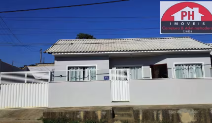 Linda Casa Plana de 2 quartos com suíte NOVA em Praia Linda