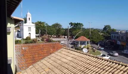 Aconchegante e privilegiado , apartamento de 02 Qtos com  suite no centro.
