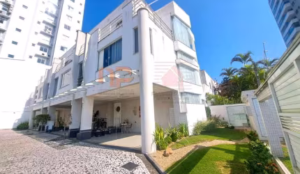 Casa / Sobrado para Venda em Itajaí, Fazenda, 3 dormitórios, 3 suítes, 5 banheiros, 2 vagas