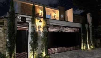 SOBRADO ALTO PADRÃO - ACABAMENTO IMPECÁVEL - 590 M² MUITO BOM GOSTO
