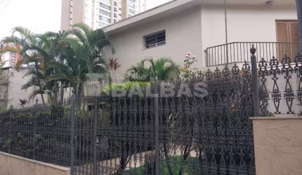 SOBRADO COM PISCINA 3 DORMITÓRIOS - VILA REGENTE FEIJÓ