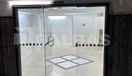 SALA COMERCIAL REFORMADA - 80 m² NO CORAÇÃO DO CENTRO HISTÓRICO DE SP!