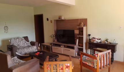 Sobrado com 4 dormitórios à venda, 240 m² por R$ 650.000,00 - Porto - Pelotas/RS