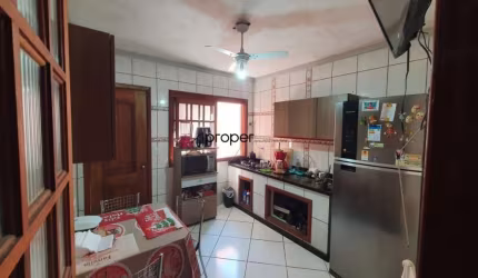 Sobrado com 3 dormitórios à venda, 221 m² por R$ 550.000,00 - Areal - Pelotas/RS