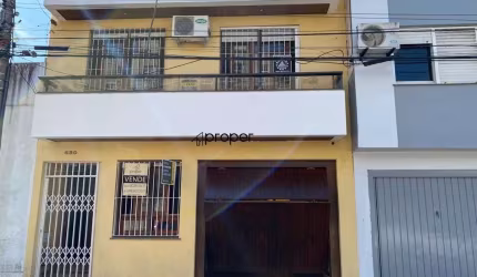 Sobrado de 180m² à venda no centro de Pelotas/RS.