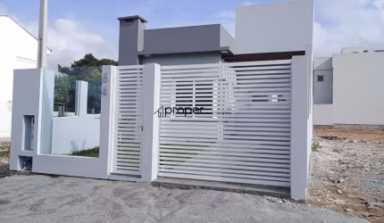 Excelente casa á venda no Laranjal em Pelotas / RS