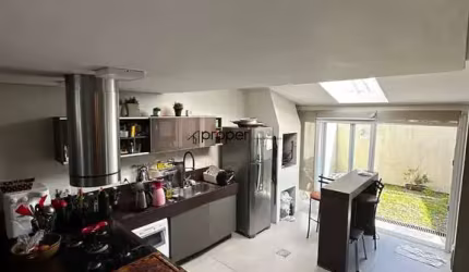Sobrado com 3 dormitórios à venda, 140 m² por R$ 790.000,00 -Treptow-Pelotas/RS