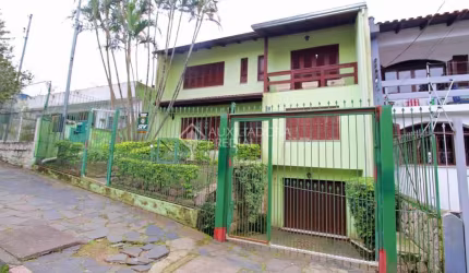 Casa com 3 quartos à venda na Rua Coronel Tisiano F. de Leoni, 305, Coronel Aparício Borges, Porto Alegre, 274 m2 por R$ 799.000