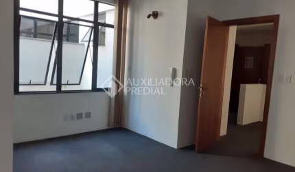 Sala comercial à venda na Rua César Lombroso, 49, Rio Branco, Porto Alegre, 43 m2 por R$ 200.000