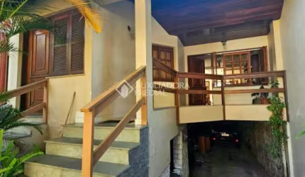 Casa com 4 quartos à venda na Rua Bezerra de Menezes, 135, Passo da Areia, Porto Alegre, 420 m2 por R$ 2.500.000