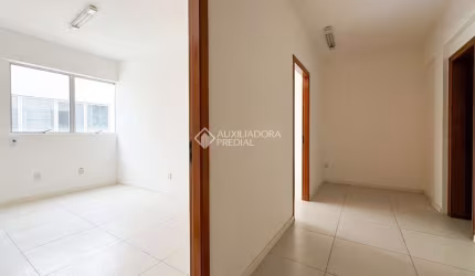 Sala comercial à venda na Rua Felipe Camarão, 736, Rio Branco, Porto Alegre, 35 m2 por R$ 250.000