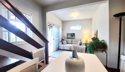 Casa com 3 quartos à venda na Rua Madressilva, 31, Lomba do Pinheiro, Porto Alegre, 160 m2 por R$ 460.000