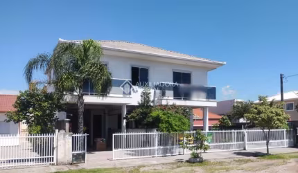 Casa com 9 quartos à venda na Rua Sagrada Familia, 196, Pinheira, Palhoça, 300 m2 por R$ 1.700.000