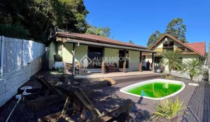 Casa com 3 quartos à venda na Alfredo Manoel Gaspar, 5263, Albardão, Palhoça, 270 m2 por R$ 525.000