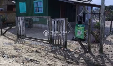 Casa com 2 quartos à venda na Zilda Althoff Broering, 2, Passagem de Maciambú (Ens Brito), Palhoça, 78 m2 por R$ 212.000