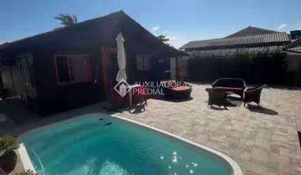 Casa com 3 quartos à venda na Medeiros, 33, Enseada de Brito, Palhoça, 125 m2 por R$ 957.000
