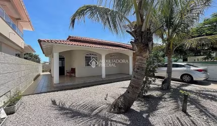 Casa com 4 quartos à venda na Rua Acarai, 555, Praia do Sonho, Palhoça, 138 m2 por R$ 950.000