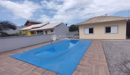 Casa com 3 quartos à venda na Rua Paulo Manoel dos Santos, 511, Enseada de Brito, Palhoça, 120 m2 por R$ 750.000