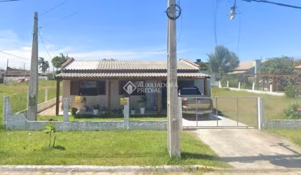Casa com 3 quartos à venda na Agenor Joaquim Matos, 572, Jardim Atlântico, Balneário Arroio do Silva, 100 m2 por R$ 340.000