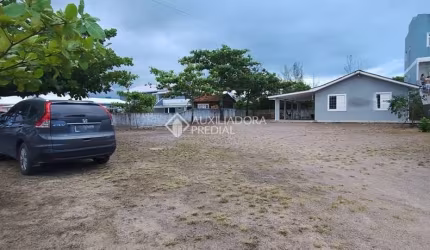 Casa com 3 quartos à venda na Avenida do Papagaio, 200, Balneário Ponta do Papagaio (Ens Brito), Palhoça, 139 m2 por R$ 1.200.000