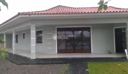 Casa com 3 quartos à venda na Rua Valdir Pierri, 300, Pinheira, Palhoça, 180 m2 por R$ 1.010.000