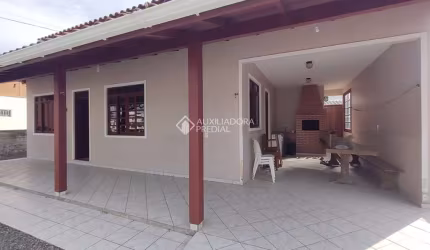 Casa com 3 quartos à venda na Rodovia Aderbal Ramos da Silva, 1, Pinheira, Palhoça, 428 m2 por R$ 690.000