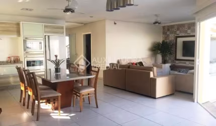 Casa com 4 quartos à venda na Rua Ipê Rosa, 258, Carianos, Florianópolis, 321 m2 por R$ 1.980.000