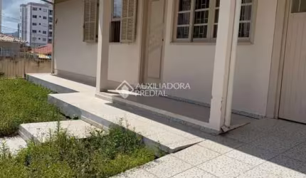 Casa com 3 quartos à venda na Rua José Machado Simas, 188, Capoeiras, Florianópolis, 158 m2 por R$ 850.000