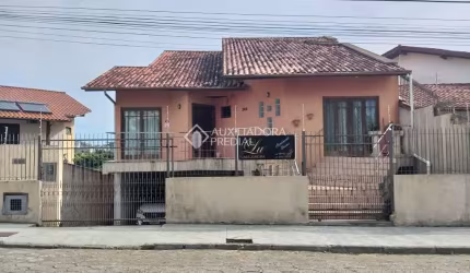 Casa com 4 quartos à venda na Rua Professora Cremilde de Oliveira, 262, Jardim Atlântico, Florianópolis, 280 m2 por R$ 1.200.000