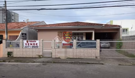 Casa com 3 quartos à venda na Rua Adão Schmidt, 1009, Barreiros, São José, 241 m2 por R$ 900.000