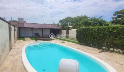 Casa em condomínio fechado com 3 quartos para alugar na Rua Ruth Pereira, 432, Ingleses do Rio Vermelho, Florianópolis, 120 m2 por R$ 6.500