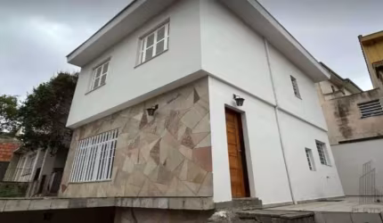 Sobrado à venda em Parque Imperial, São Paulo-SP: 4 quartos, 2 salas, 3 banheiros, 2 vagas, 146m² de área. Confira!
