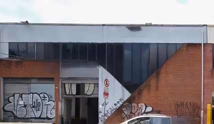 Galpão Comercial de Alto Padrão no Cambuci: 16 Salas, 16 Banheiros, 30 Vagas de Garagem, 6.000m² - Locação ou Venda em São Paulo-SP