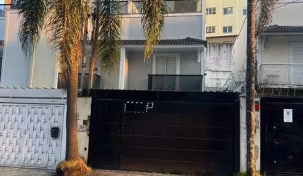 Imperdível! Casa à venda em São Paulo-SP, na Vila Mariana: 3 quartos, 3 suítes, 6 banheiros, 2 vagas, 225m².